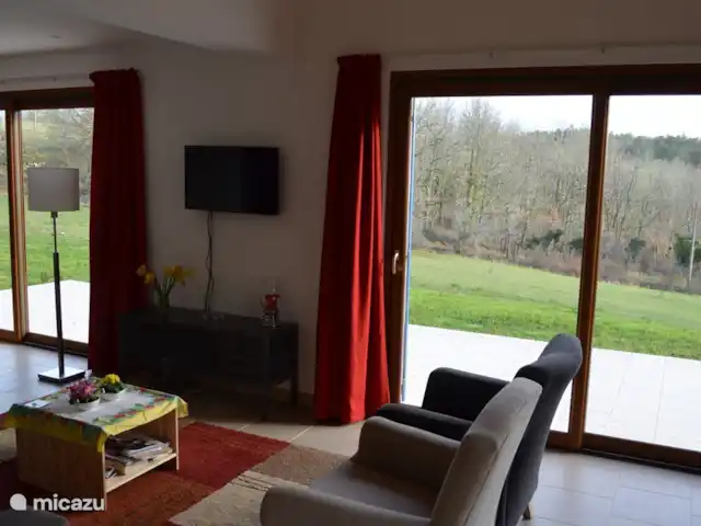 Location de Vacances France, Dordogne, Perigueux, maison de vacances - Maisonlagarde Une partie du salon spacieux.
