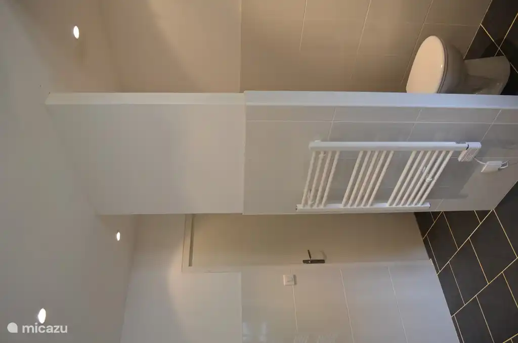 Das Badezimmer im Erdgeschoss.