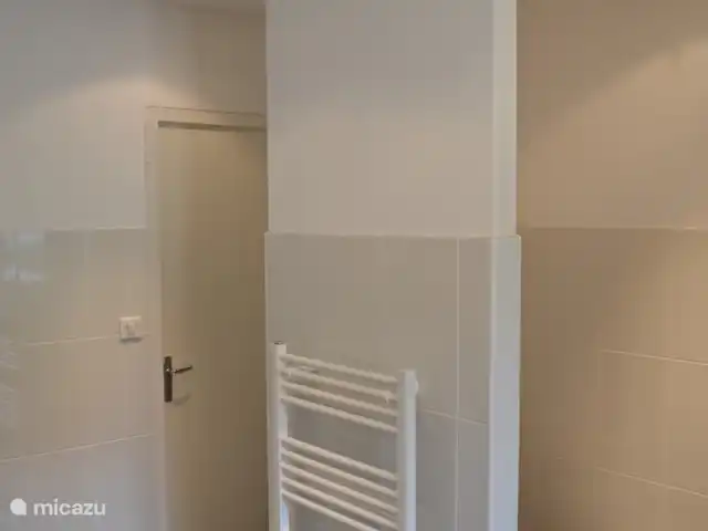 Location de Vacances France, Dordogne, Perigueux, maison de vacances - Maisonlagarde La salle de bain au rez-de-chaussée.