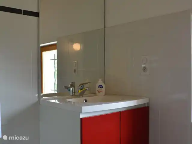 Location de Vacances France, Dordogne, Perigueux, maison de vacances - Maisonlagarde Salle de bain au 1er étage.