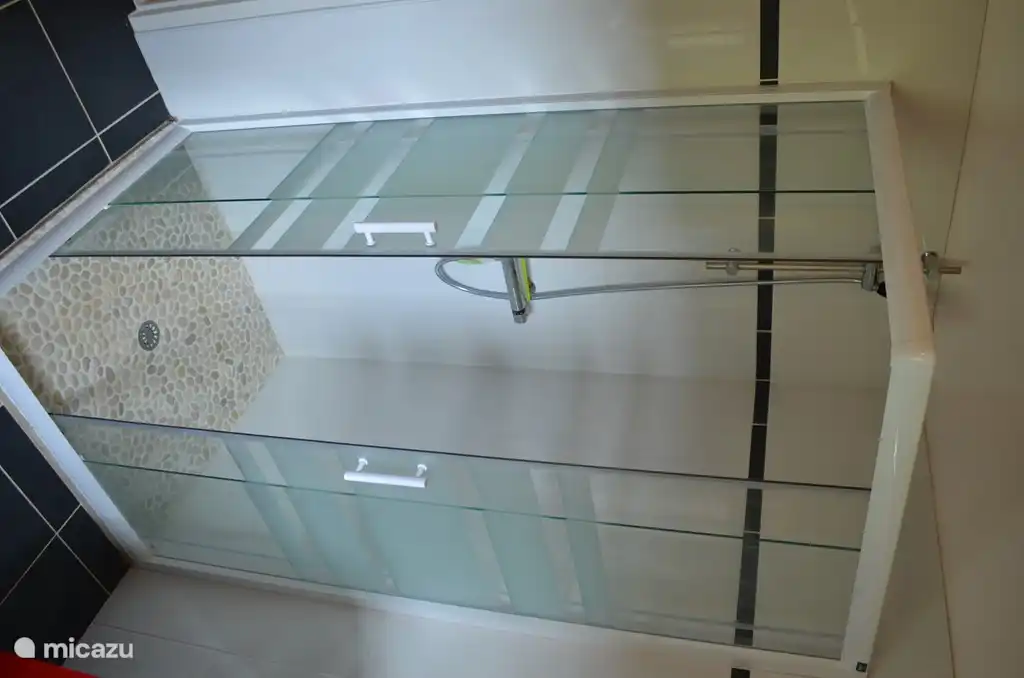 Badezimmer im 1. Stock.