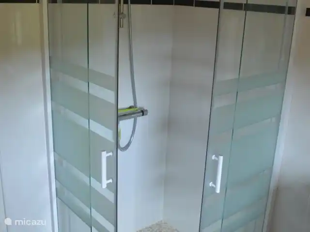 Location de Vacances France, Dordogne, Perigueux, maison de vacances - Maisonlagarde Salle de bain au 1er étage.