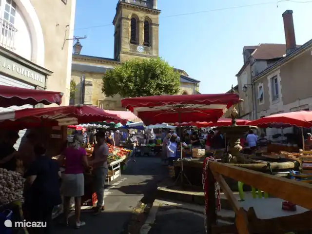 Location de Vacances France, Dordogne, Perigueux, maison de vacances - Maisonlagarde Le marché d'Excideuil.
