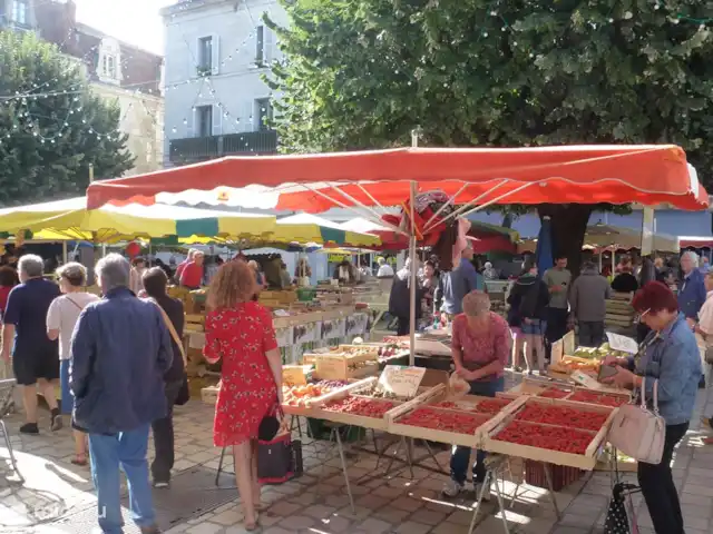 Location de Vacances France, Dordogne, Perigueux, maison de vacances - Maisonlagarde Produits frais sur le marché de Périgieux.