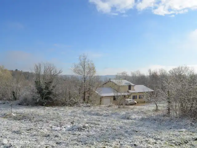 Location de Vacances France, Dordogne, Perigueux, maison de vacances - Maisonlagarde Maison en hiver avec un saupoudrage de neige.
