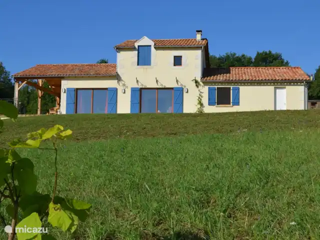 Location de Vacances France, Dordogne, Perigueux, maison de vacances - Maisonlagarde Maisonlagarde La maison aux volets bleus.