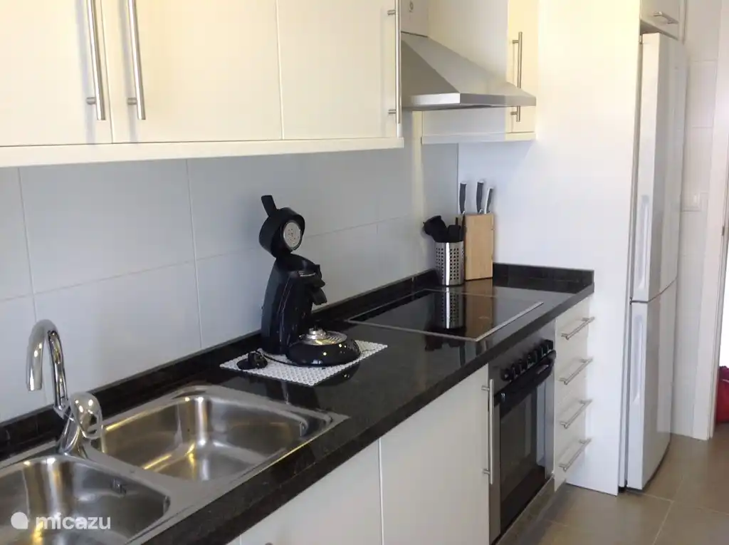 De keuken is volledig uitgerust