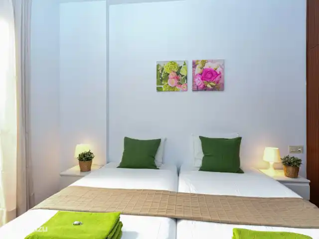 Appartements Andalousie - TOR03 | Espagne, Costa del Sol, Nerja - appartement Chambre principale avec petite terrasse