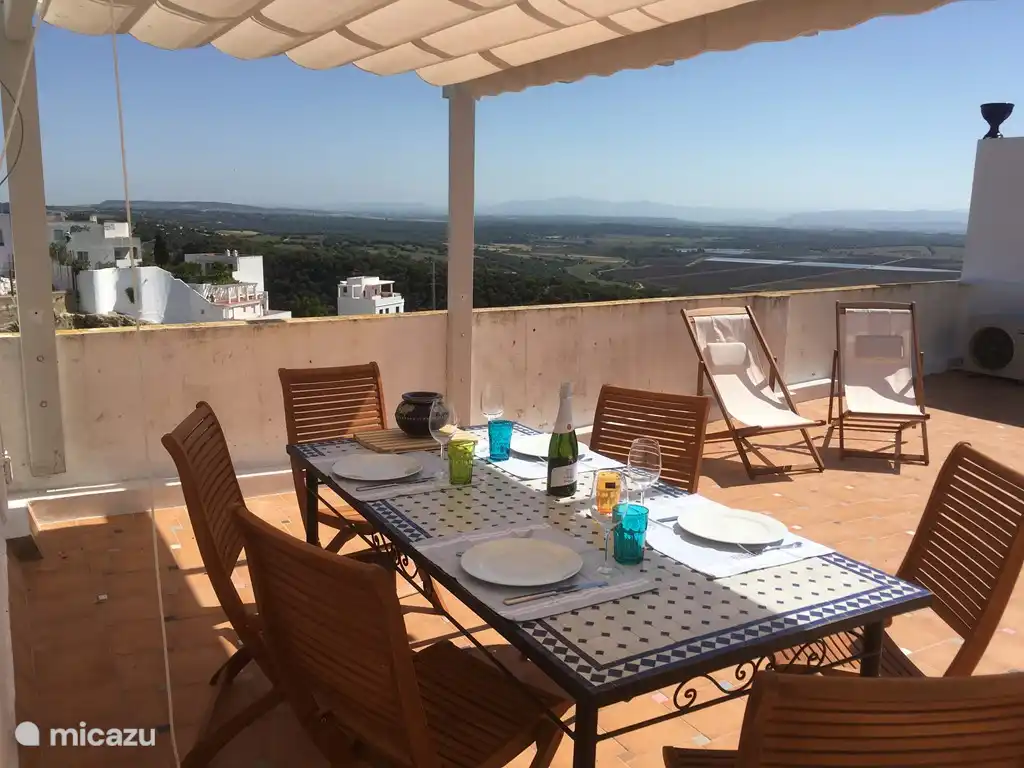 Ruim terras met prachtig uitzicht