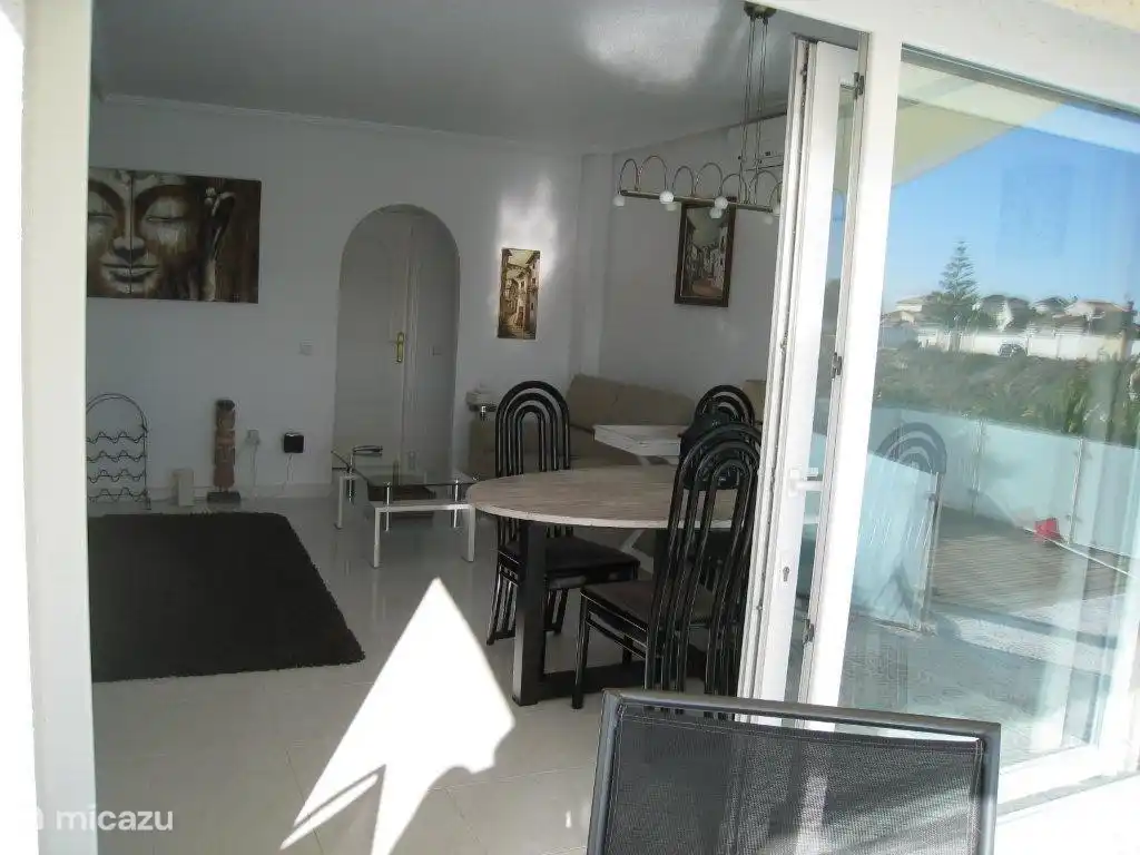 Séjour entièrement équipé.