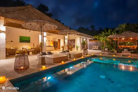 Vakantiehuis Indonesië, Bali, Tumbu villa Villa Diam villas bij avond