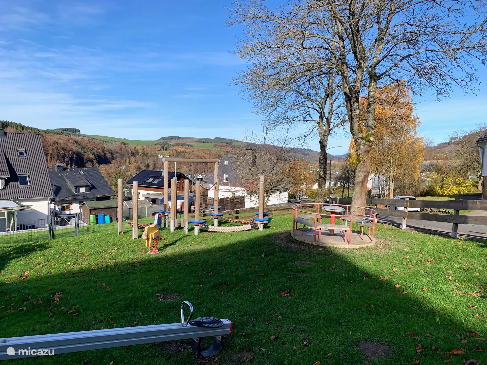 Parque infantil en la calle