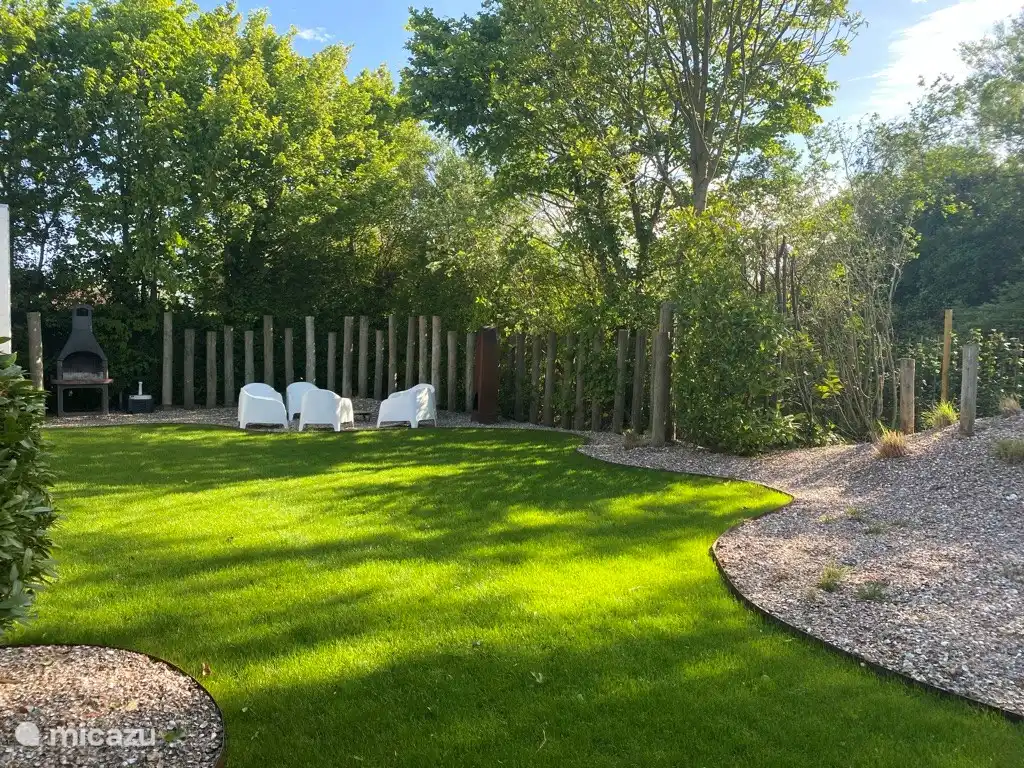 Overlay with lounge chairs, Fireplace, large garden
