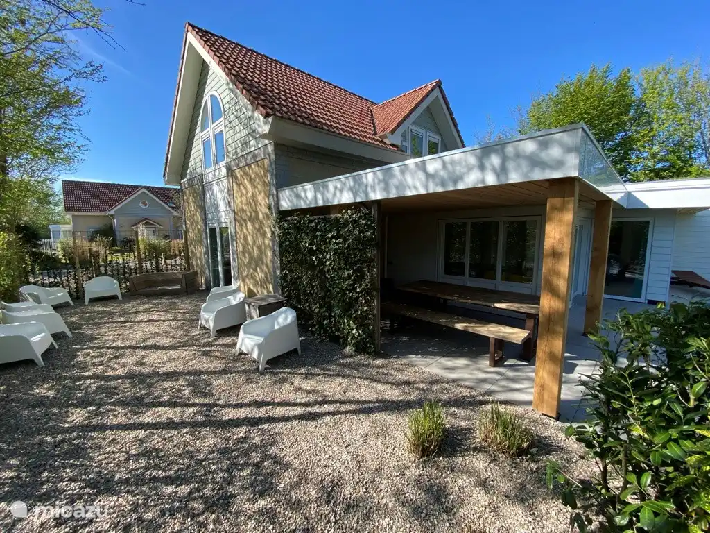 lounges with fireplace