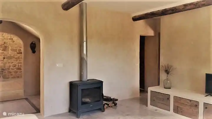 séjour à la cuisine, à l'avant de la maison, à la chambre du rez-de-chaussée,