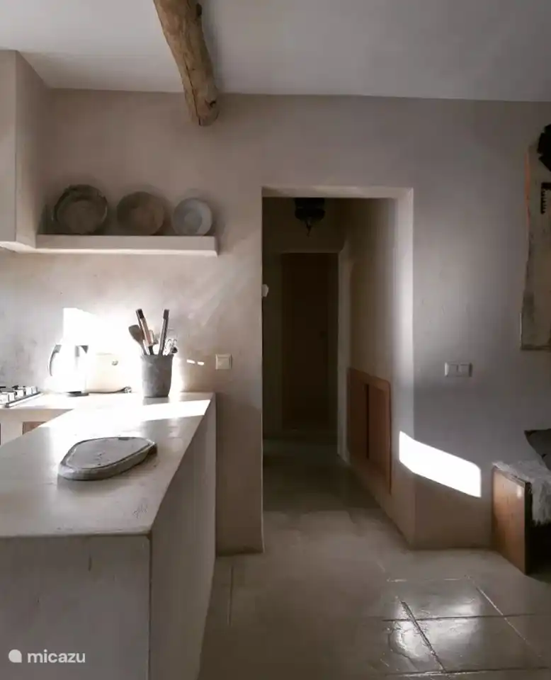 Belle cuisine avec tous les accompagnements