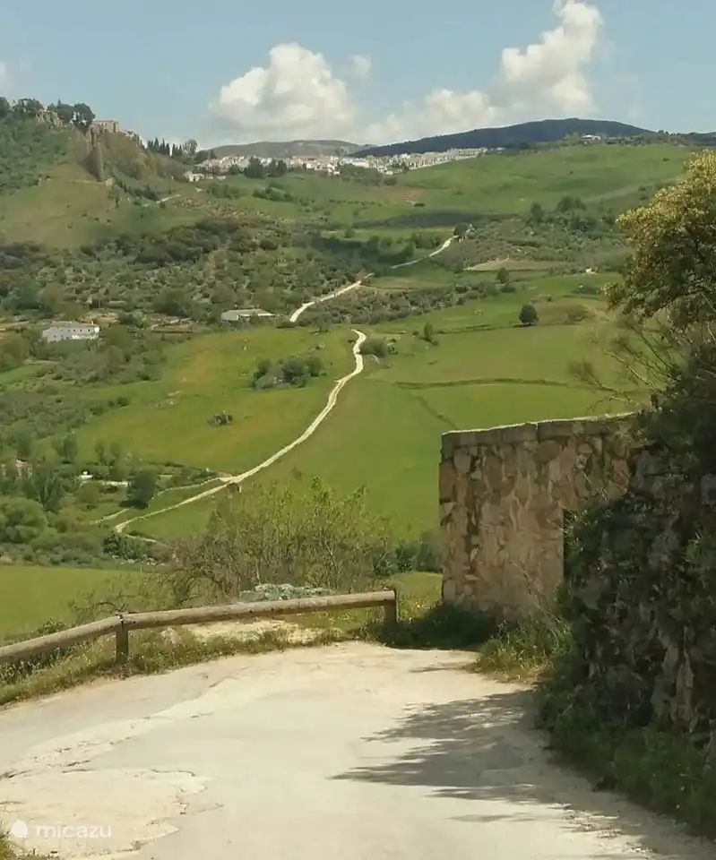 L'entrée de la vallée, Bienvenido !