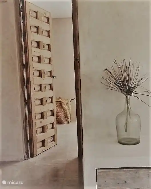 Vous voyez beaucoup de matériaux naturels comme le bois dans toute la maison, à Otro Mundo.