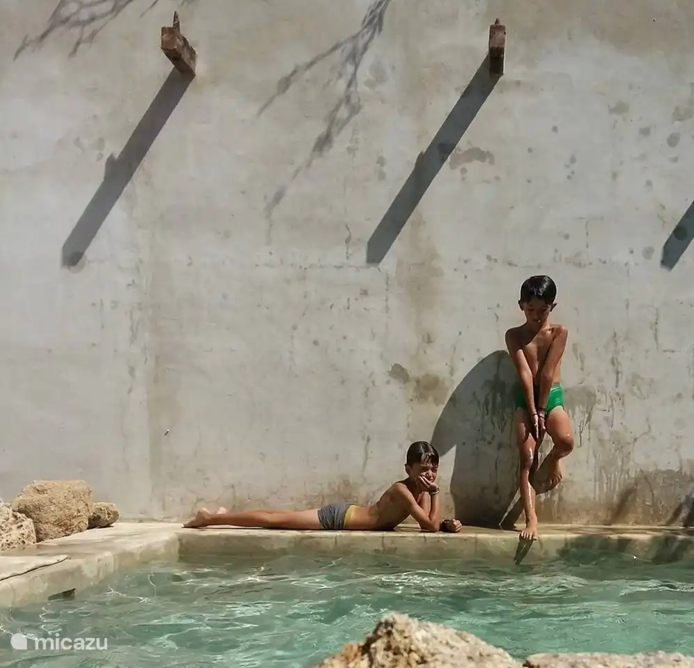 La piscine est également un endroit idéal pour que les enfants se détendent