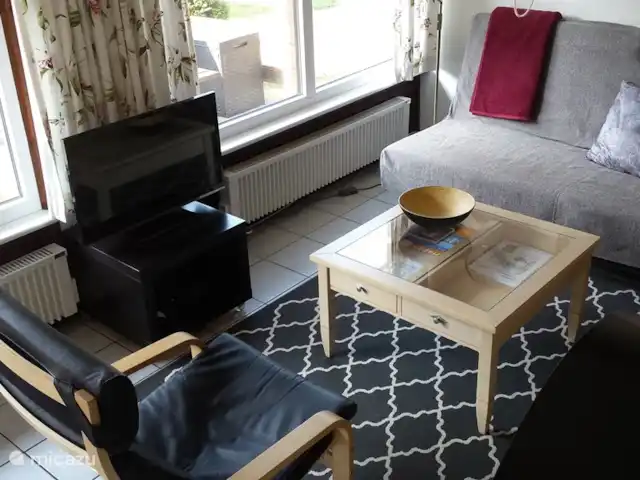 Vélos électriques de randonnée *The Apple Blossom* | Allemagne, Sauerland, Frankenau - maison de vacances Coin salon avec vue sur la terrasse. Smart TV avec Chromecast NL Ziet et des applications telles que Netflix où vous pouvez vous connecter et utiliser Netflix avec vos propres données de connexion.