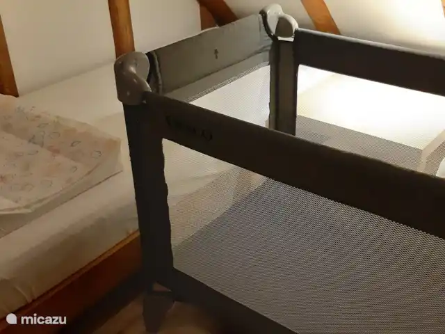 Vélos électriques de randonnée *The Apple Blossom* | Allemagne, Sauerland, Frankenau - maison de vacances Chambre 3 : Lit de voyage enfant Graco avec matelas d'appoint 60 x 120