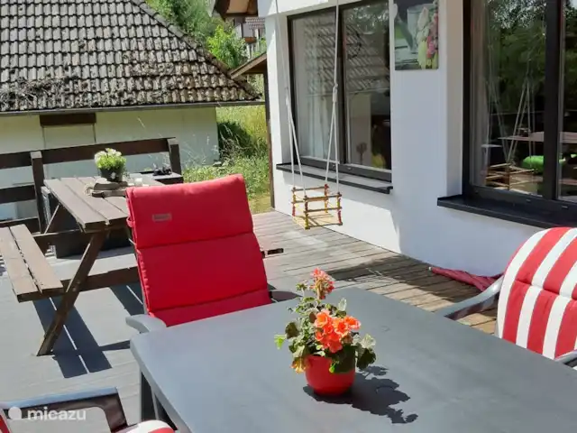 Vélos électriques de randonnée *The Apple Blossom* | Allemagne, Sauerland, Frankenau - maison de vacances Profitez du soleil et laissez votre tout-petit se balancer ou jouer dans le bac à sable.