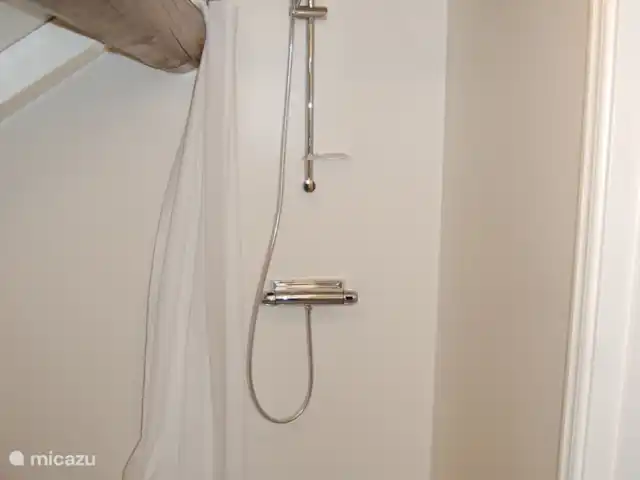 Eskebo | Suède, Västergötland, Torestorp - cabane en bois / lodge douche dans la salle de bain au 1er étage