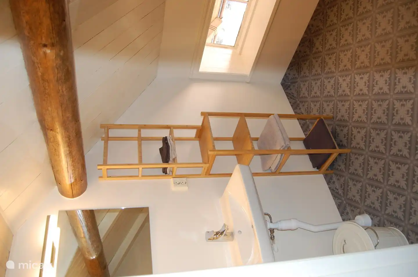 Waschbecken im Badezimmer im 1. Stock