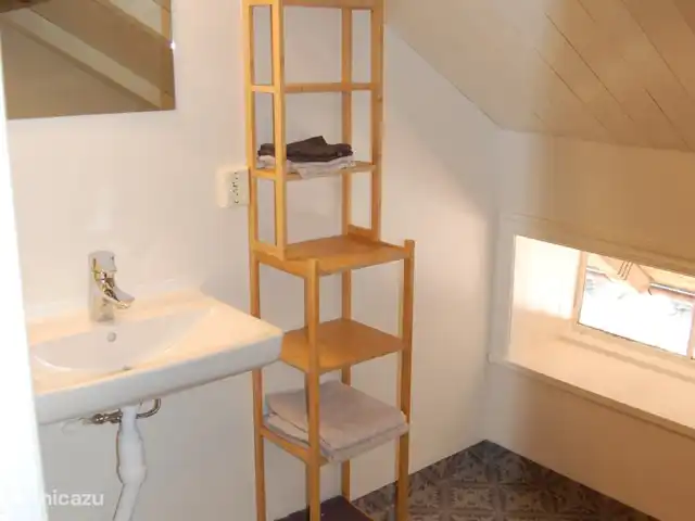 Eskebo | Suède, Västergötland, Torestorp - cabane en bois / lodge lavabo dans la salle de bain au 1er étage