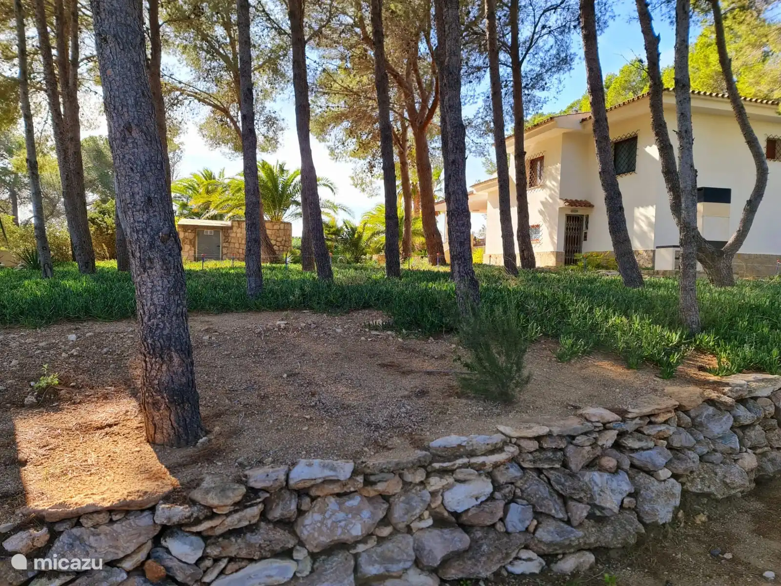 Villa DUERO Calafat Retraites
Vue de la villa depuis la partie basse du jardin.
