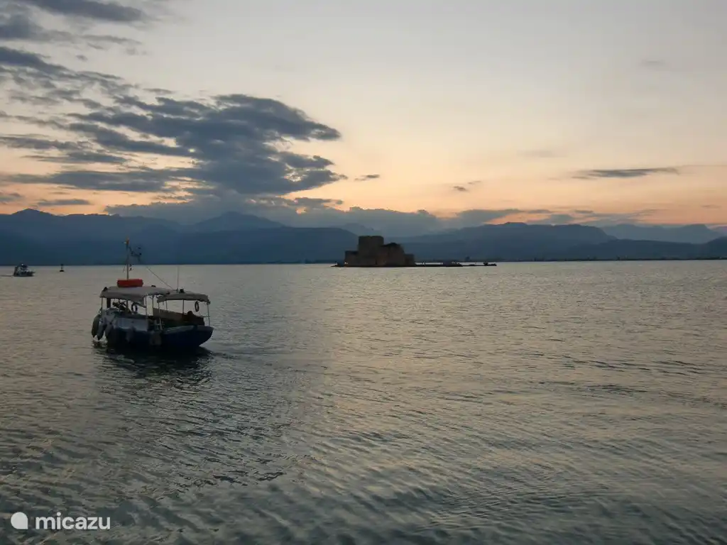 Nafplio: Blick von der Promenade auf Bourtzi