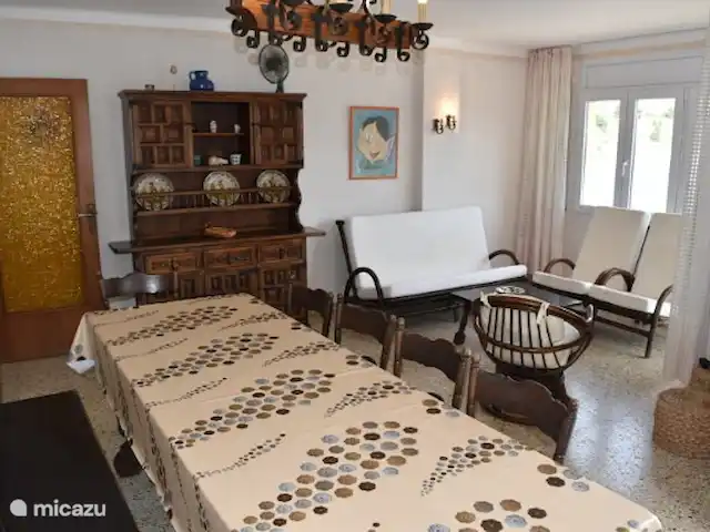 Tramuntane 3 | Espagne, Costa Brava, Colera - appartement Séjour, très spacieux et confortable pour 6 personnes, belle vue depuis la table à manger, le salon, la terrasse.