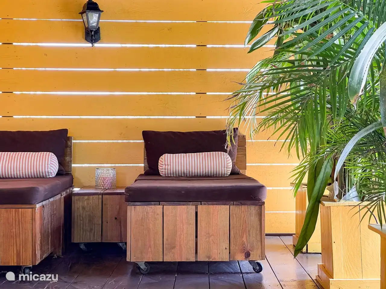 El Garden Bungalow con una amplia terraza a la sombra ofrece mucha privacidad y podrá disfrutar de la brisa siempre refrescante.