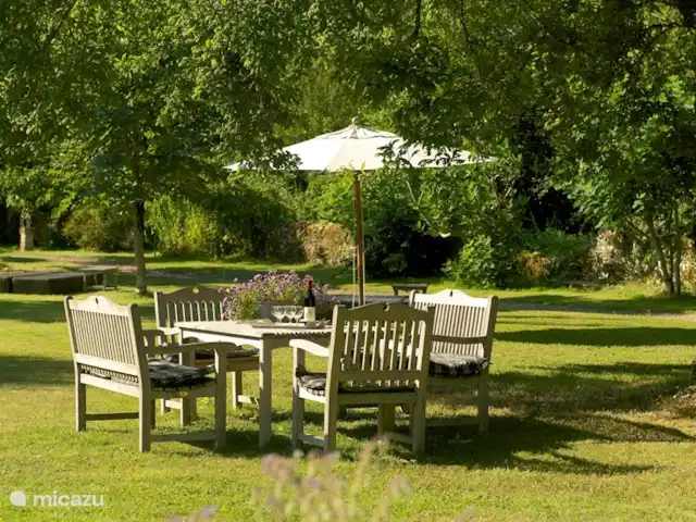 gîte / cottage huren in Frankrijk, Lot, Souillac – La Ferme Tuin met luxe tuinmeubelen