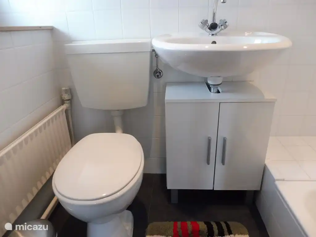 Bathroom with shower App 6