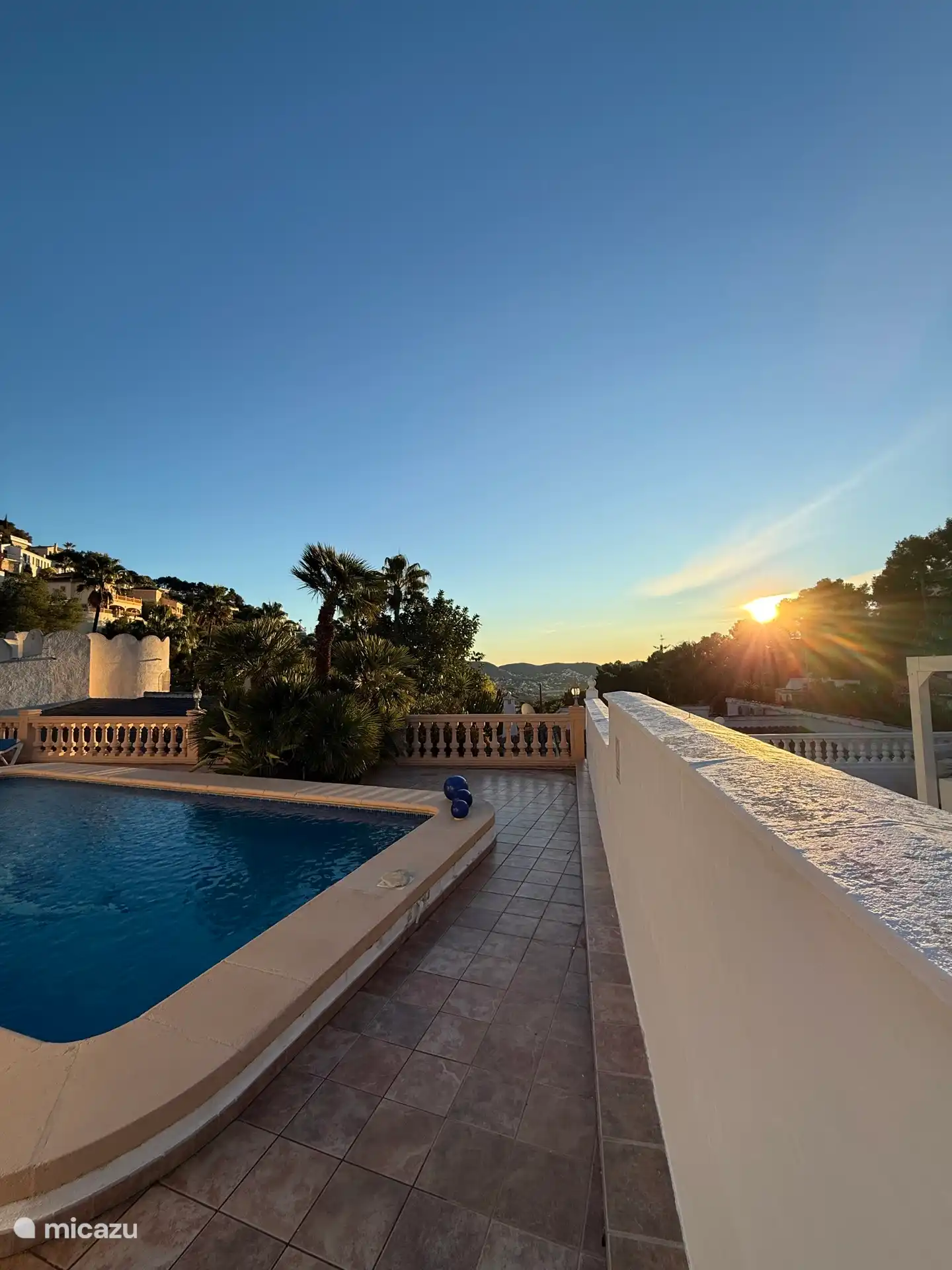 Hermoso sol de la mañana