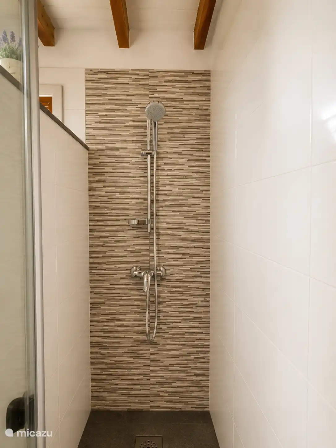 Shower cubicle