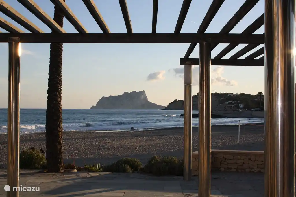 Der Strand im Zentrum von Moraira