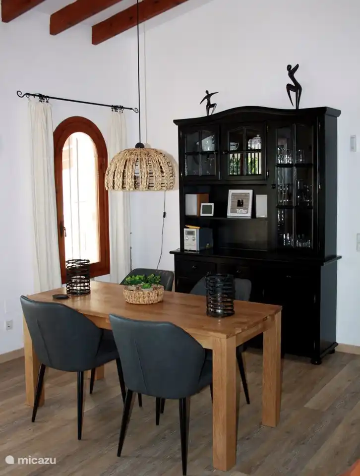 Der Essbereich bietet ebenfalls Platz für 6 Personen