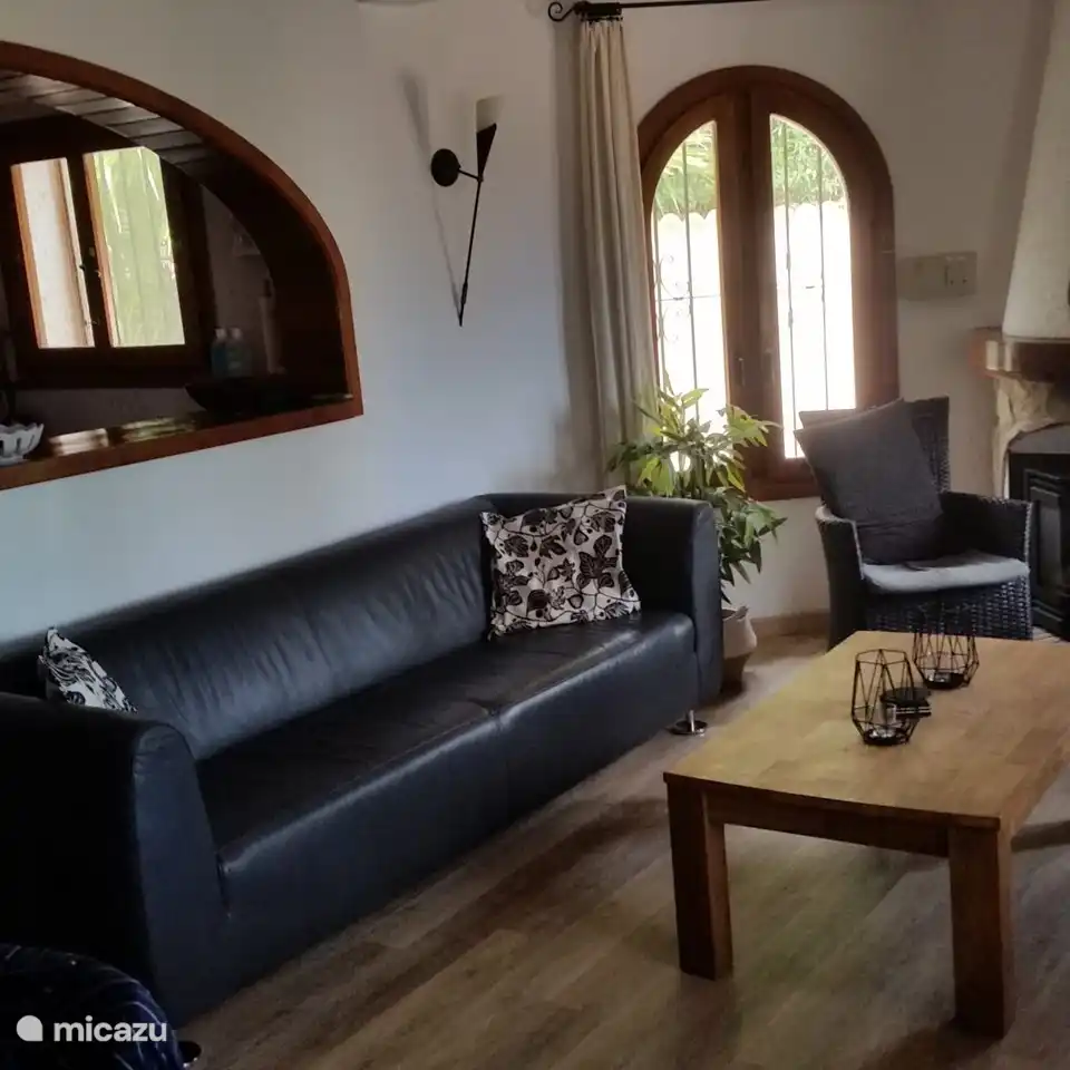 Ein schönes 4-Sitzer-Sofa