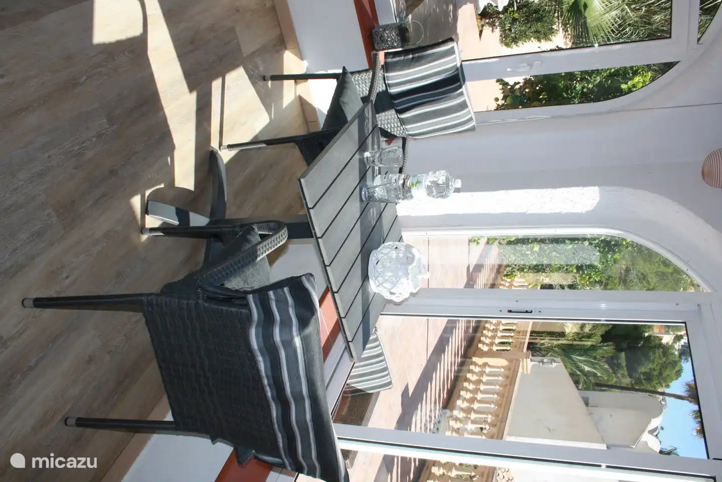 Genießen in der geschlossenen überdachten Naya