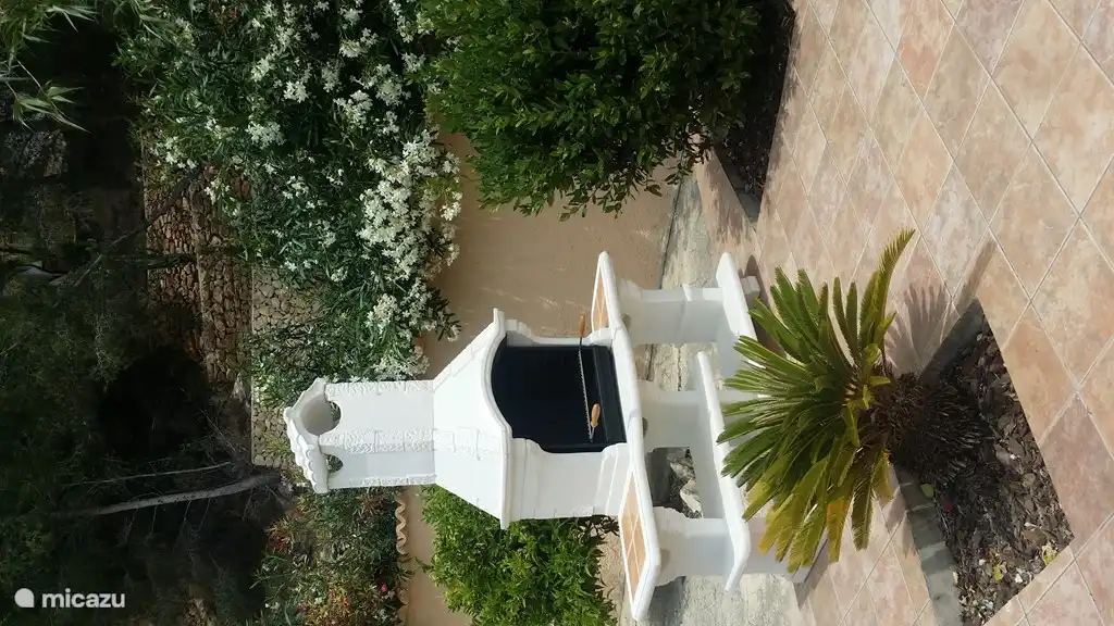 Seit Juni 2016 ... eine große Grillecke