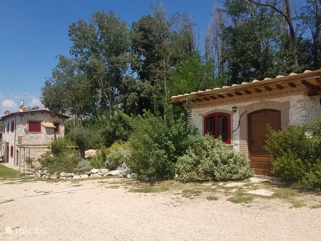 Petite maison avec chambre et salle de bain loin de la Villa