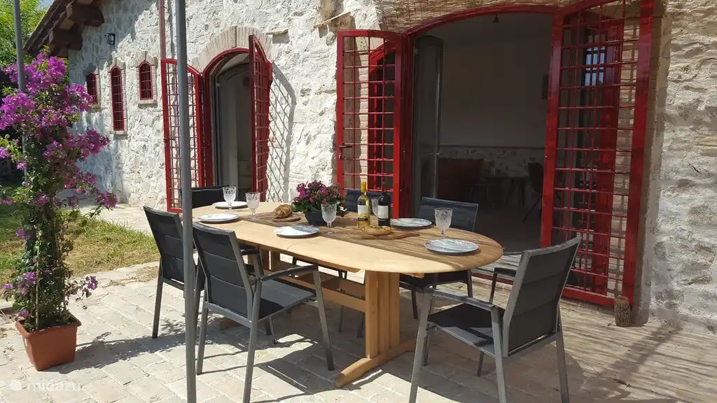 Terrasse devant la maison