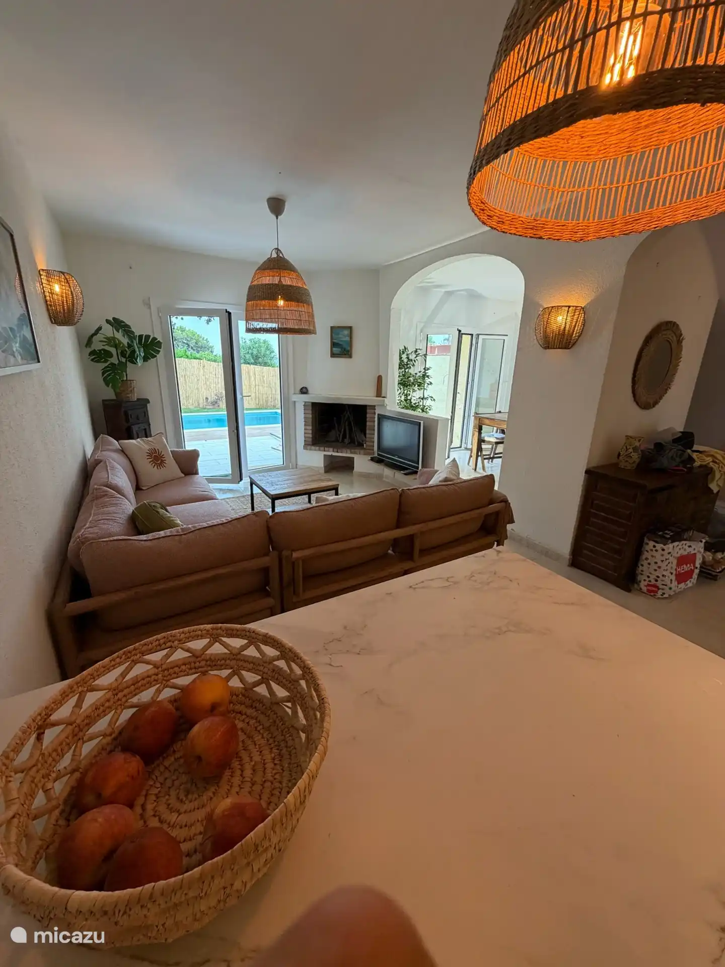 Woonkamer vanuit de keuken