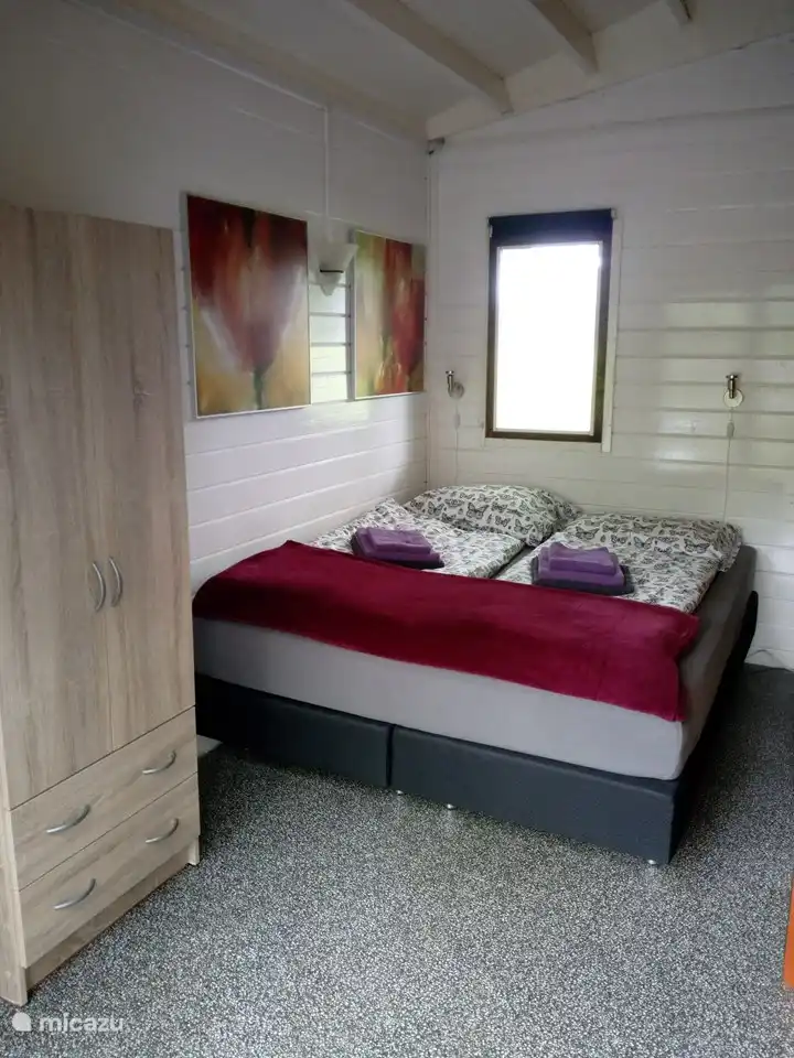 Schlafzimmer mit Doppelbett