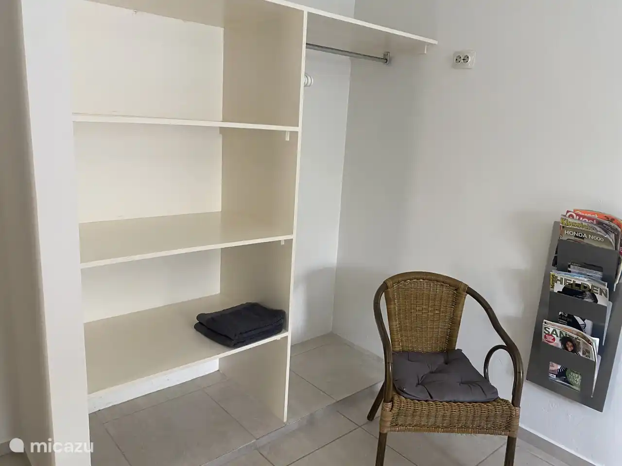 Diese geräumigen Kleiderschränke finden Sie in beiden Schlafzimmern