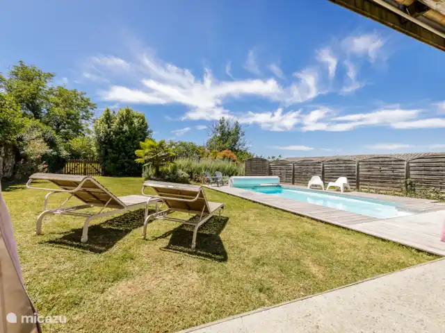 Location de Vacances France, Dordogne, La Bachellerie, maison de vacances - Del Teil Se détendre au bord de la piscine