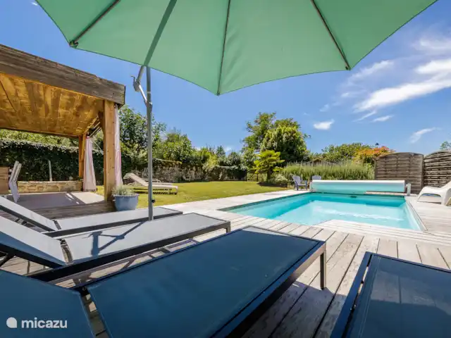 Location de Vacances France, Dordogne, La Bachellerie, maison de vacances - Del Teil Se détendre au bord de la piscine
