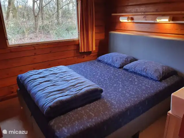 De Bronzen Emmer huren in Nederland, Drenthe, Meppen - bungalow Slaapkamer met 2-persoons boxspring (1,60 x 2,00)